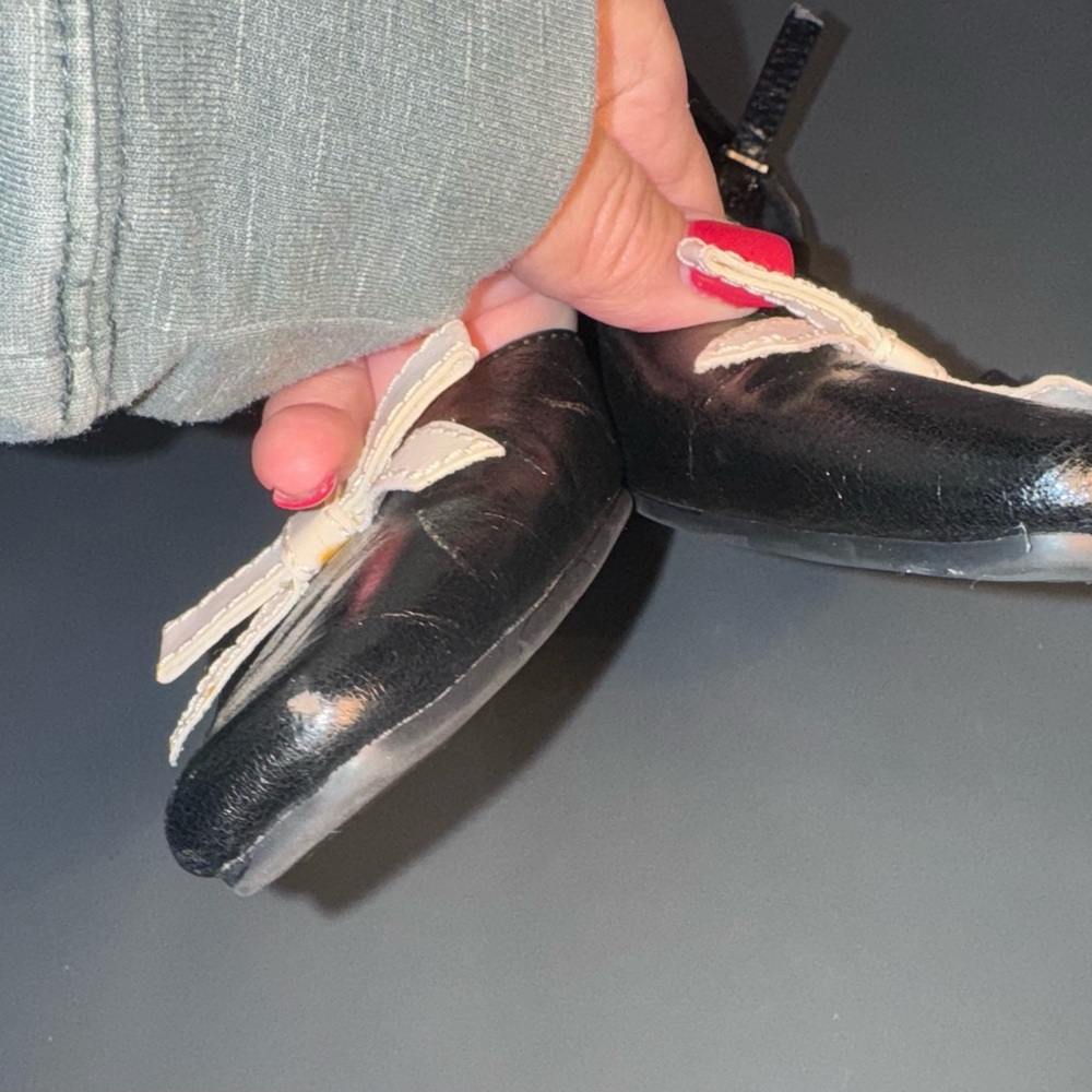 Aerosoles Elegant Black Little Heels with Cream Bow, Size 8 - Picture 13 of 16